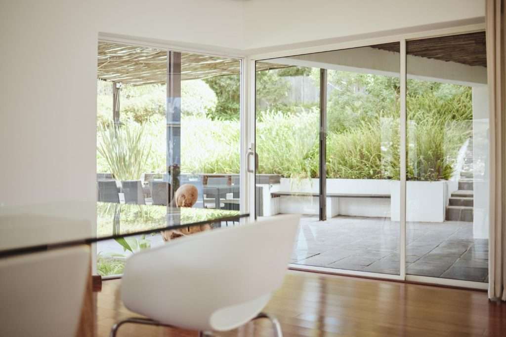 Cerramiento de terraza con cristal o aluminio ¿cuál es mejor? - Dexterior Soluciones