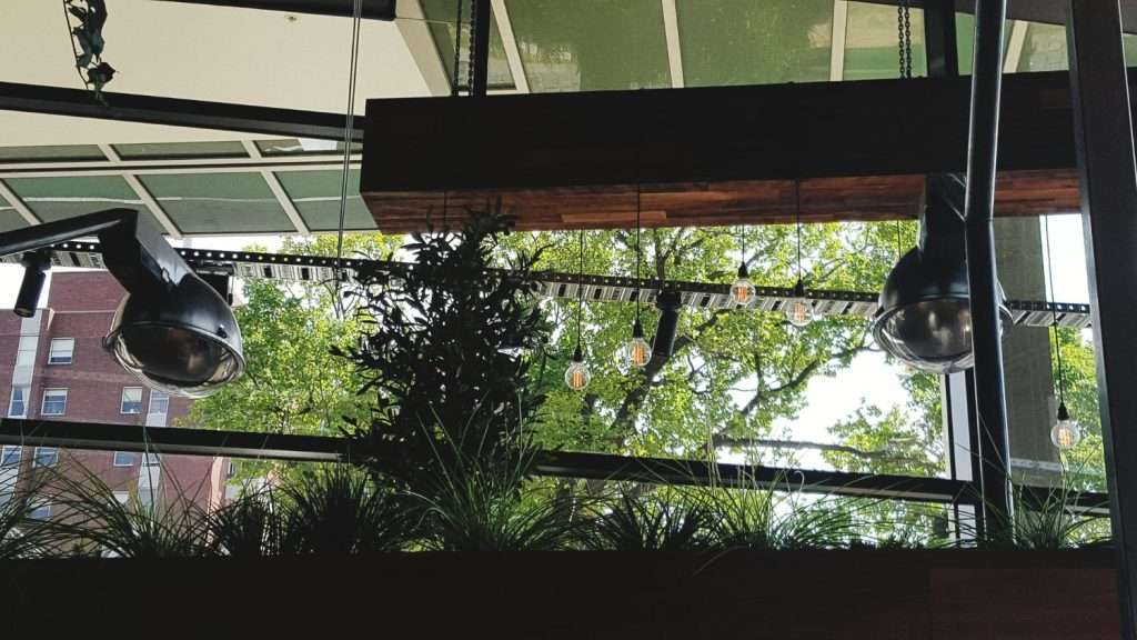 Cómo aprovechar al máximo un espacio exterior pequeño en hostelería - Dexterior Soluciones