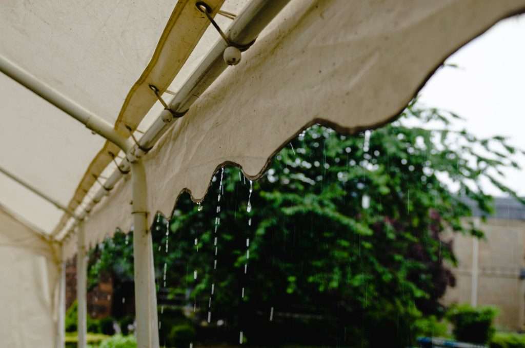 Toldos y pérgolas en otoño ¿realmente se siguen utilizando - Dexterior Soluciones