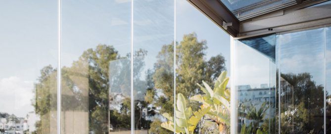 Cuidados básicos para una cortina de cristal