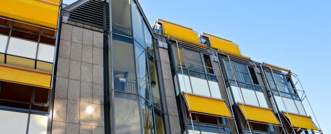 Escoger toldos para balcones y ventanas