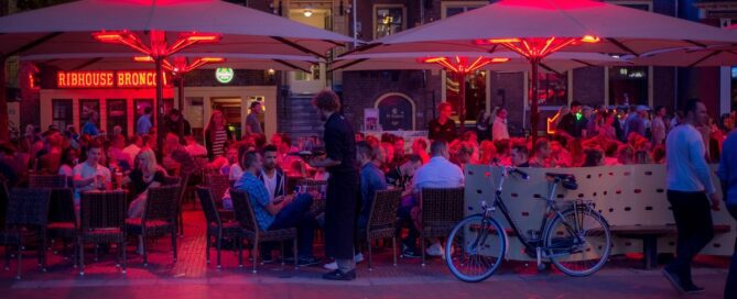 Mejores tipos de parasoles para hostelería