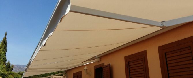 mantenimiento tiene un toldo extensible