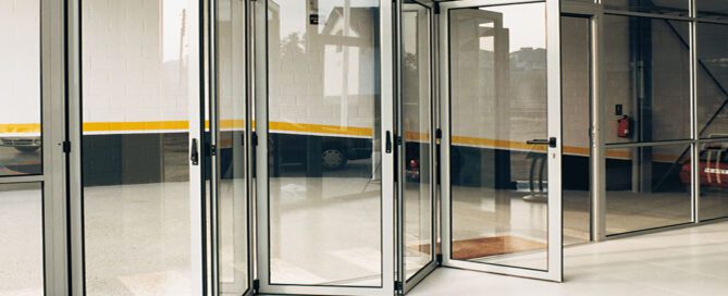 las ventanas plegables son la mejor opción para tu salón