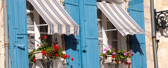 Existen distintos tipos de toldos para ventanas y terrazas