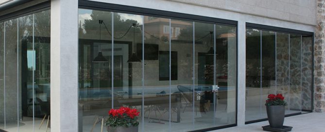 Cortina de cristal o cerramiento fijo